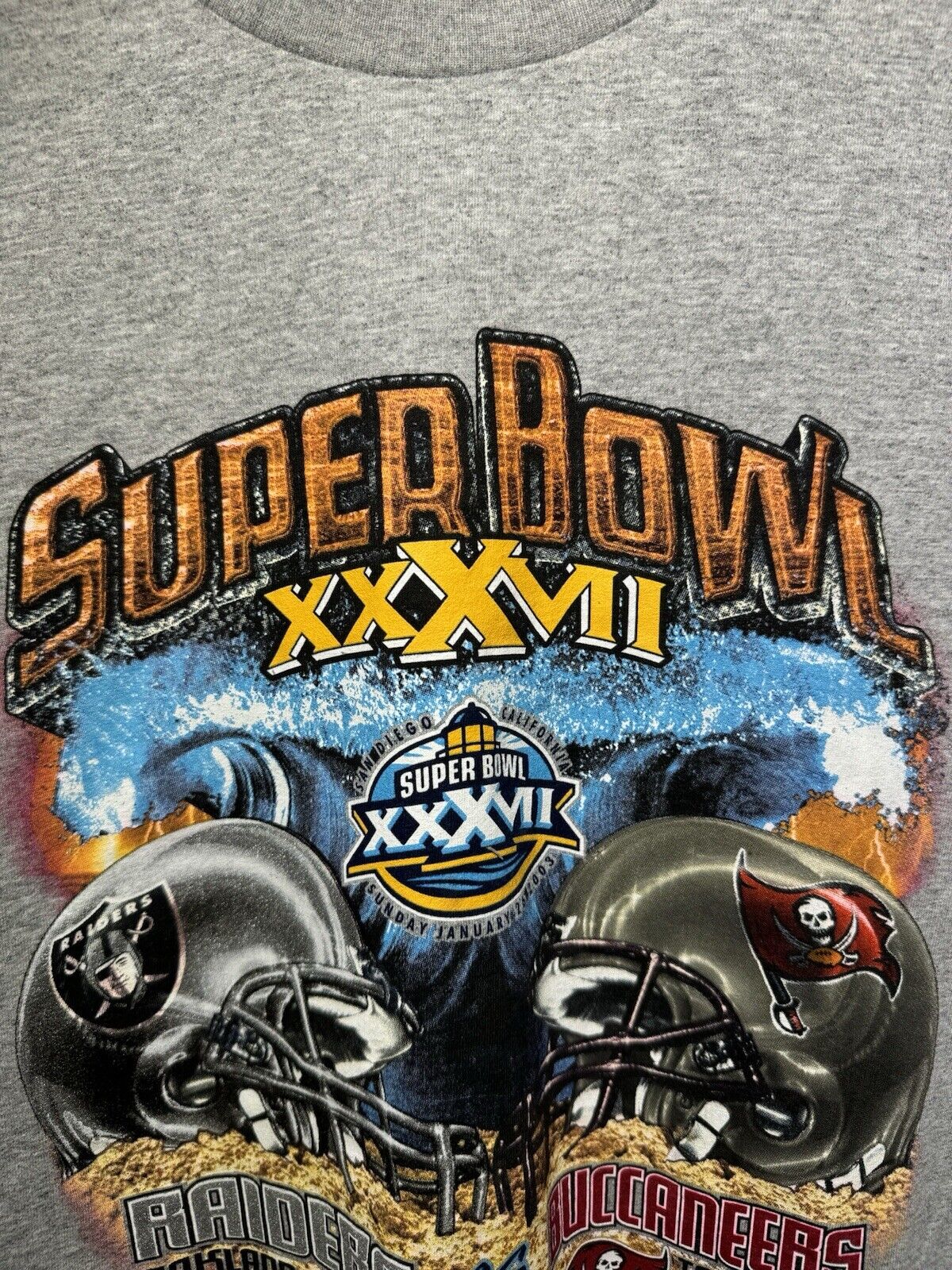 Vintage Super Bowl XXXVII (37) Oakland Raiders vs Tampa Bay Buccaneers Shirt - L