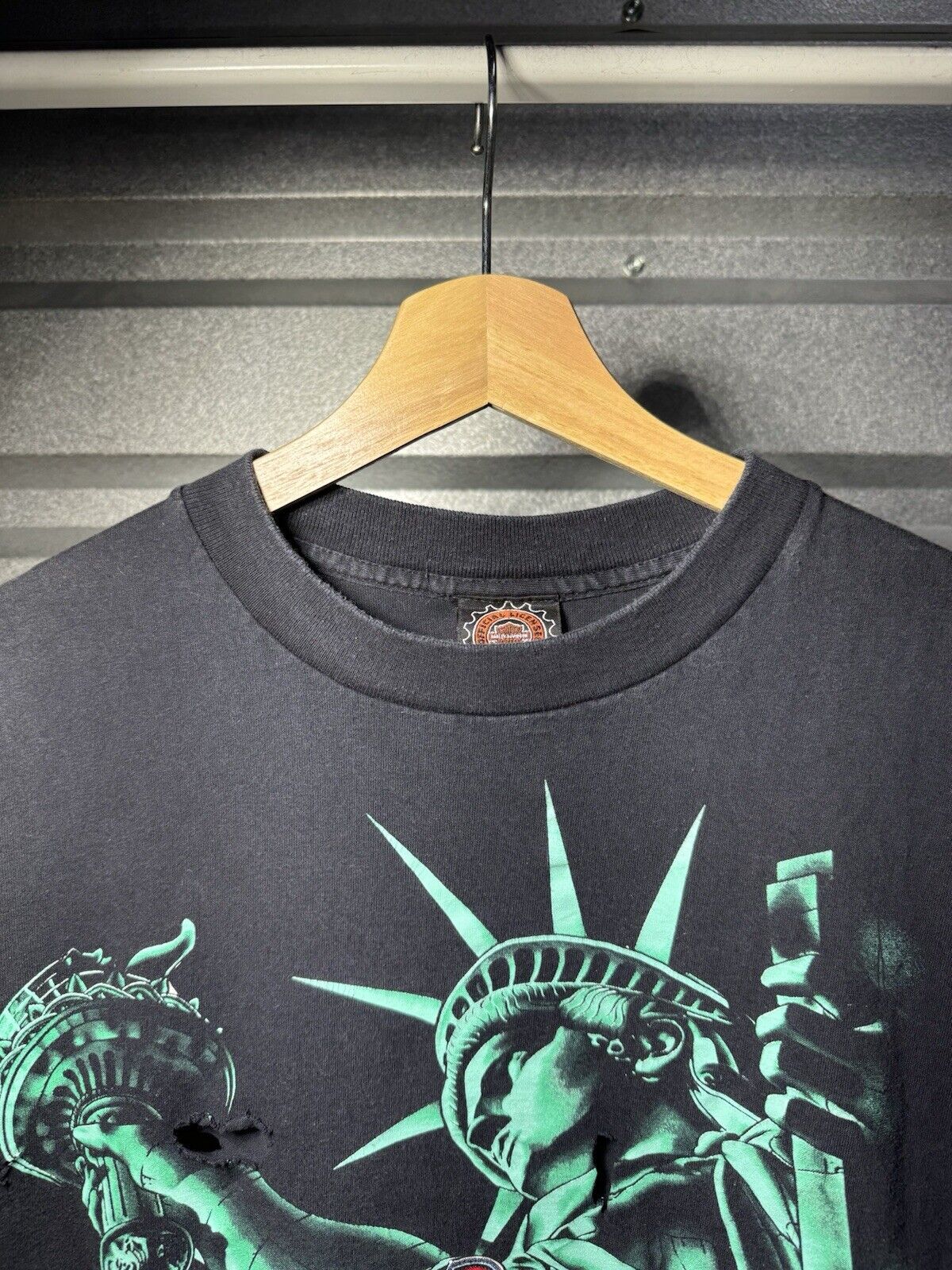 Vintage Harley Davidson NEW YORK Cafe Statue of Liberty T-Shirt Sz XL USA Holes