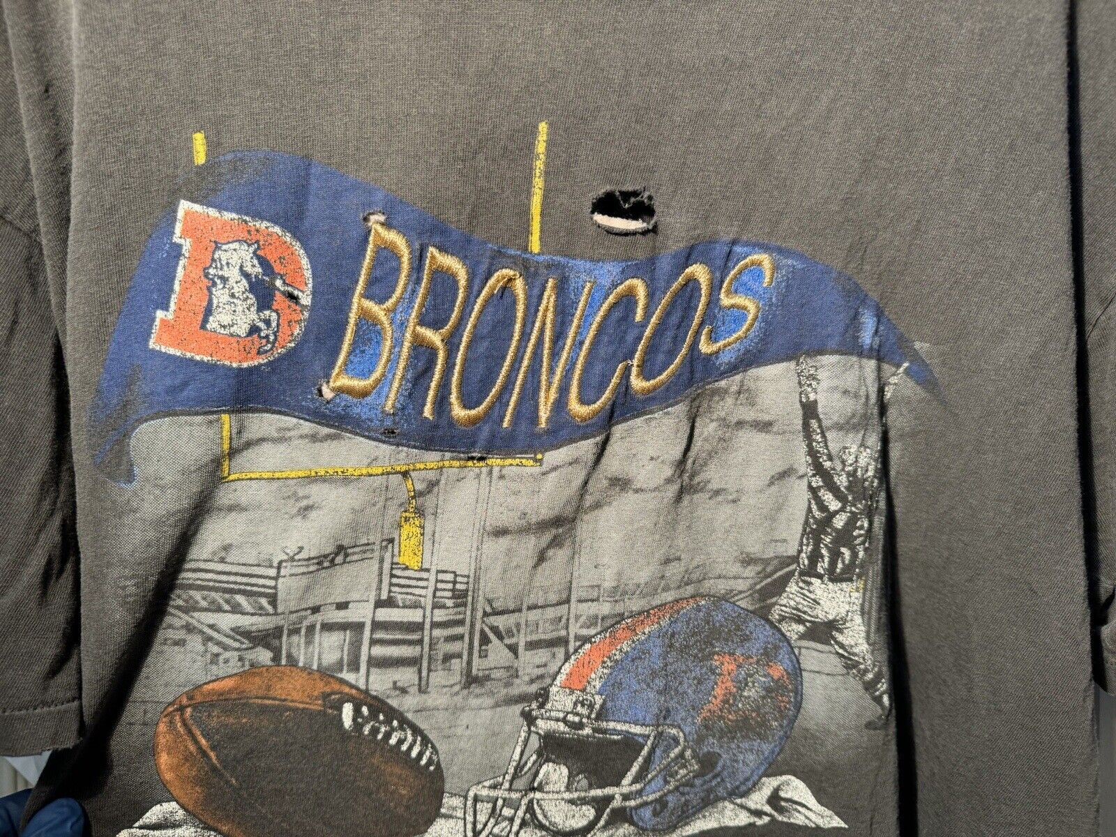 Vintage NutMeg Denver Broncos T-Shirt Sz XL Distressed Faded NFL Very Rare 