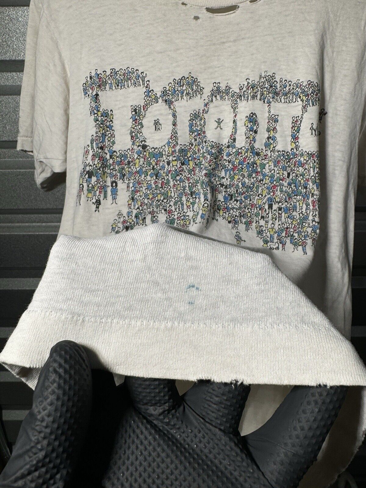 Vintage Toronto T-Shirt Sz M White Fruit Of The Loom Distressed Art Tee 