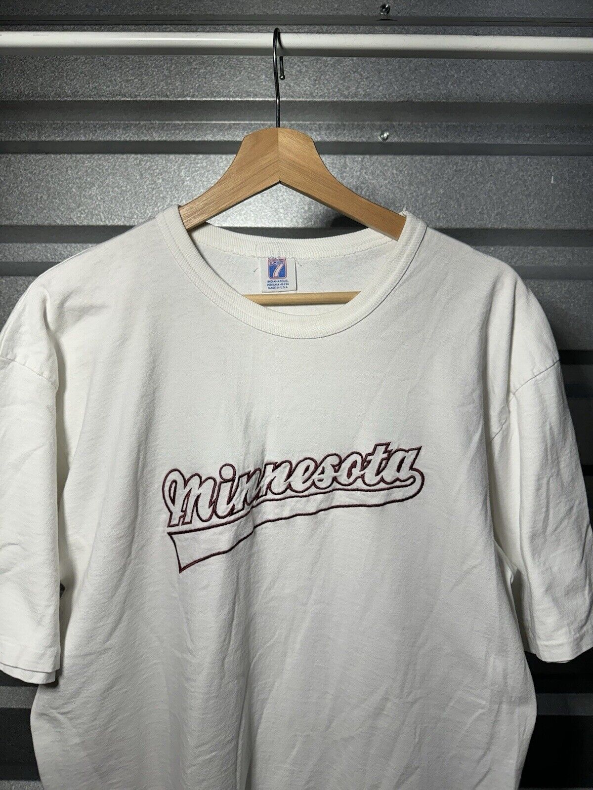 Vintage Minnesota Embroidered T-Shirt White Sz XL Logo 7 Single Stitch 