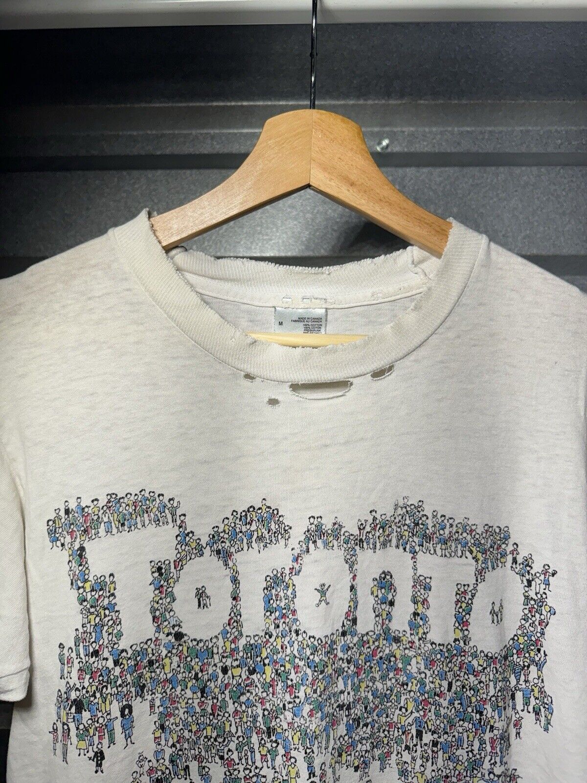 Vintage Toronto T-Shirt Sz M White Fruit Of The Loom Distressed Art Tee 