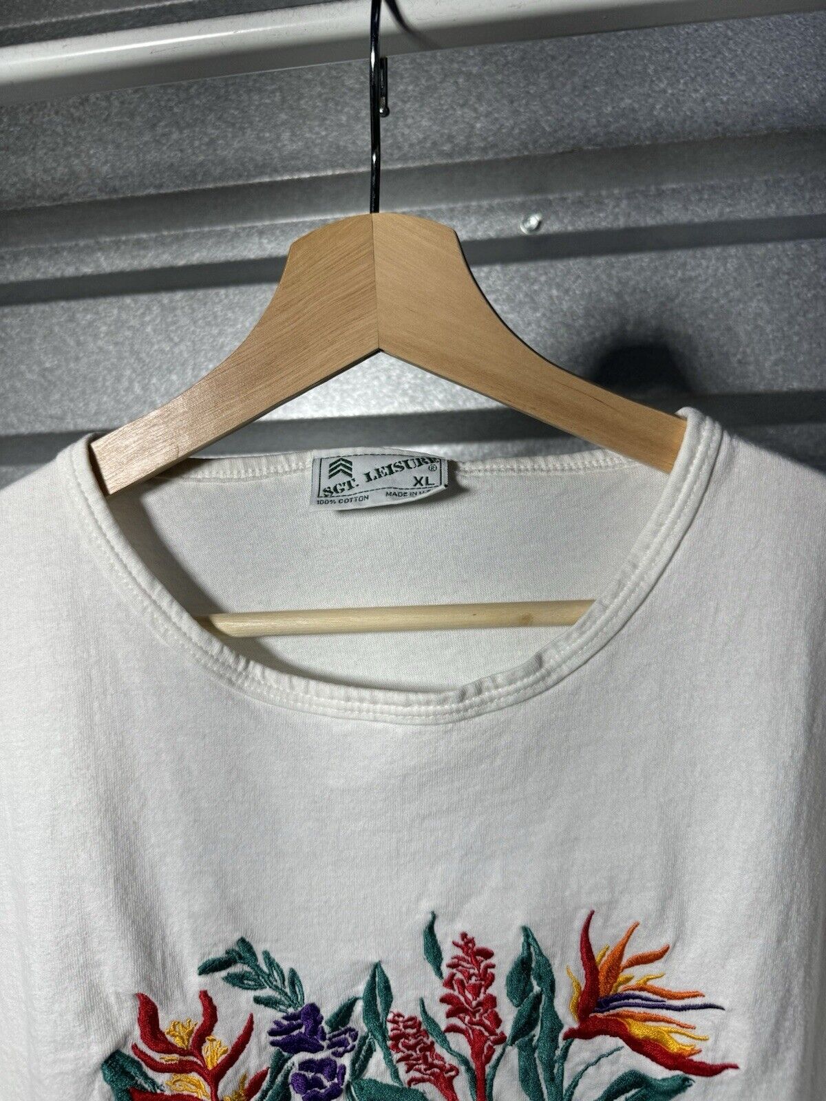 Vintage Women’s Hawaiian Tropical Flowers Embroidered T-Shirt Sz XL USA