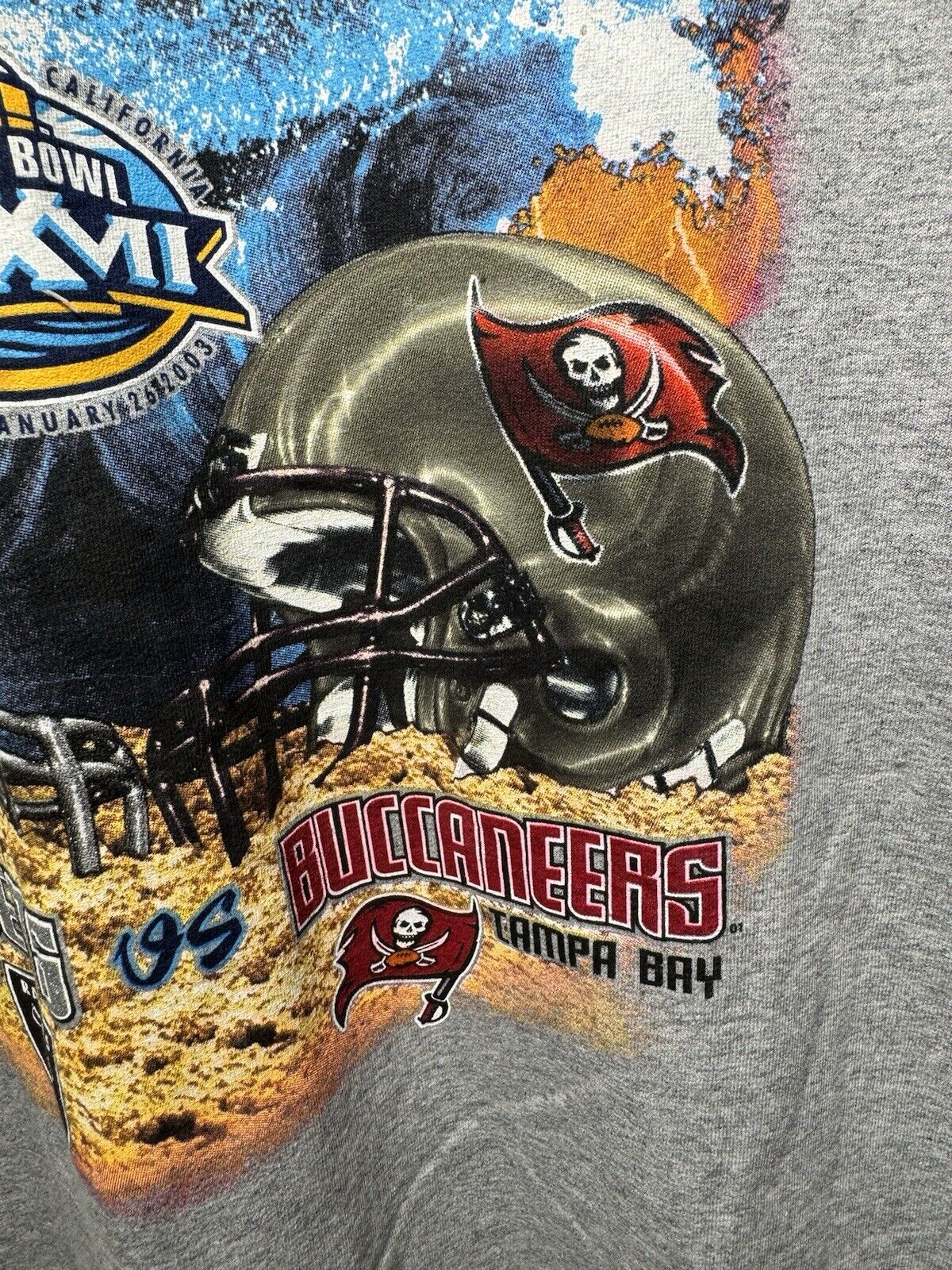 Vintage Super Bowl XXXVII (37) Oakland Raiders vs Tampa Bay Buccaneers Shirt - L