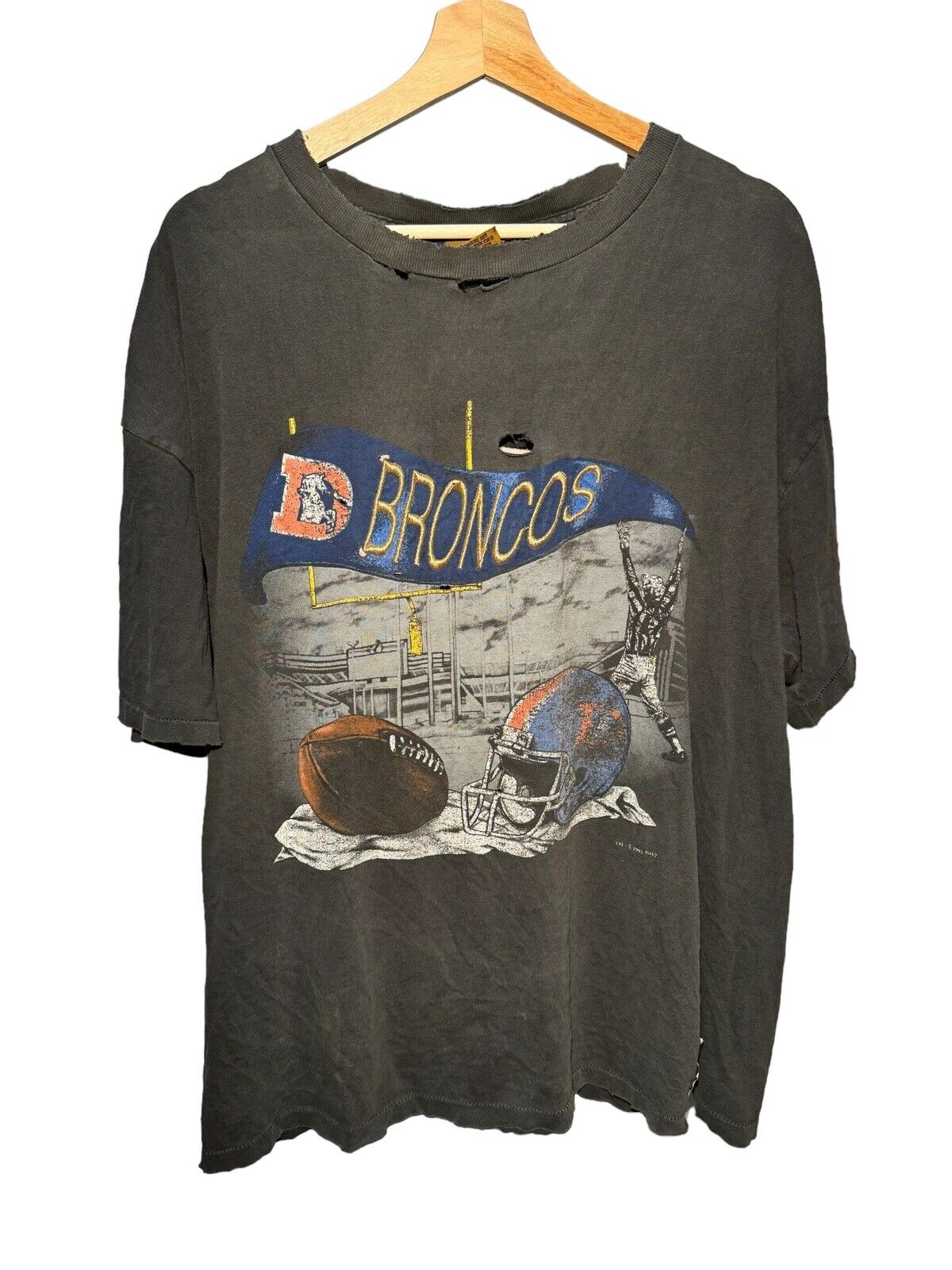 Vintage NutMeg Denver Broncos T-Shirt Sz XL Distressed Faded NFL Very Rare 