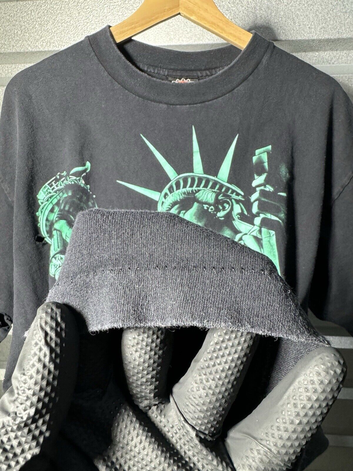 Vintage Harley Davidson NEW YORK Cafe Statue of Liberty T-Shirt Sz XL USA Holes